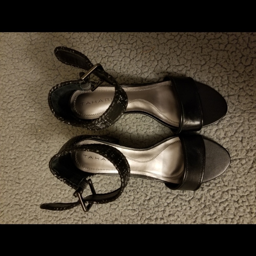 👡 Tahari Sandals